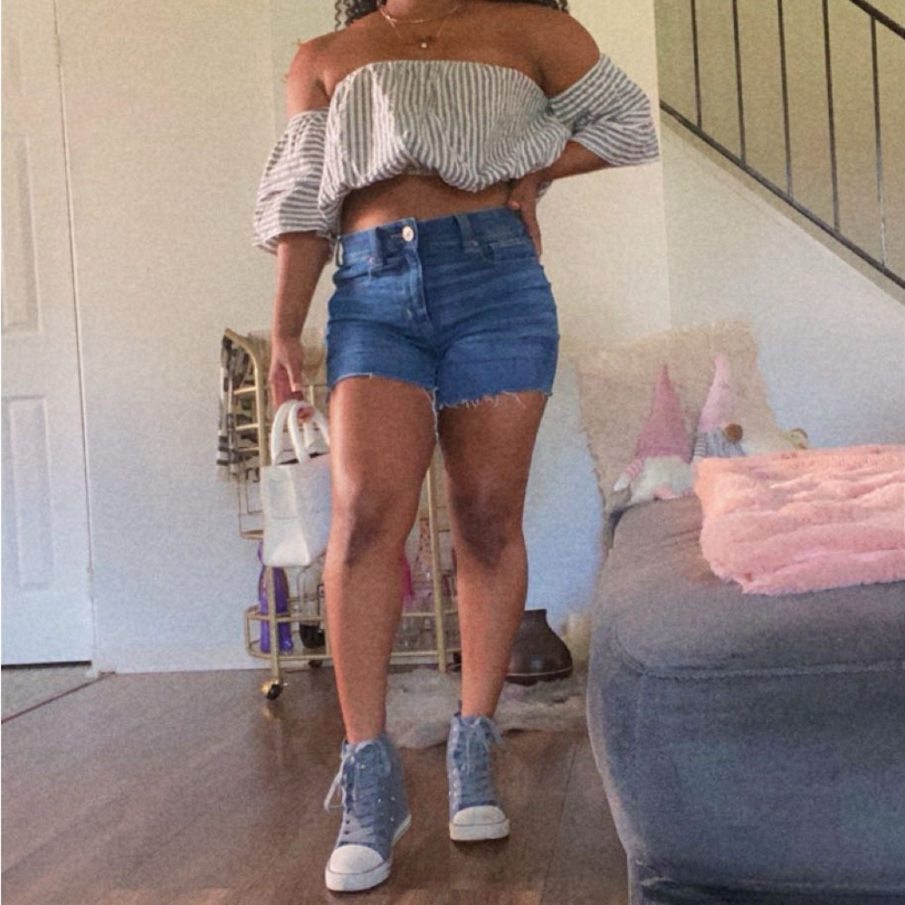 Striped Off-Shoulder Top - Picture 3 of 11